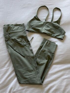 Vuori Leggings & Bra Set